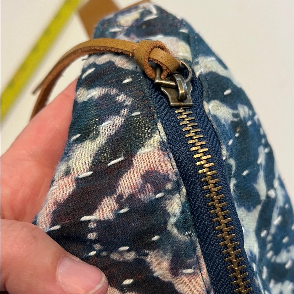ANABAGLISH VIV KANTHA  HIP PACK SLING BAG BELT BAG TIE DYE WITH LEATHER STRAP - Picture 14 of 16